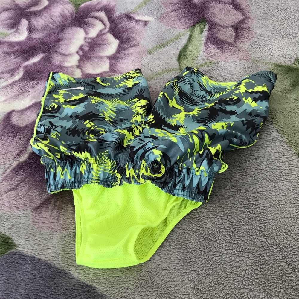Nike Swimming Trunks for Kids Ages 5-6 - Picture 7 of 7